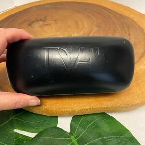 DVF Dianne Von Furstenberg Sunglasses Hard Cae